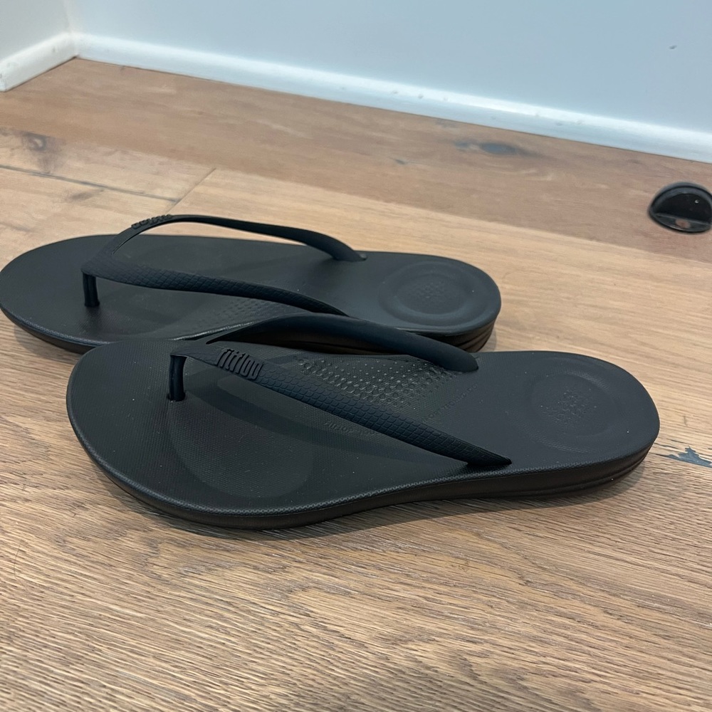Brand New FitFlop iQushion Flip Flop - Size 7